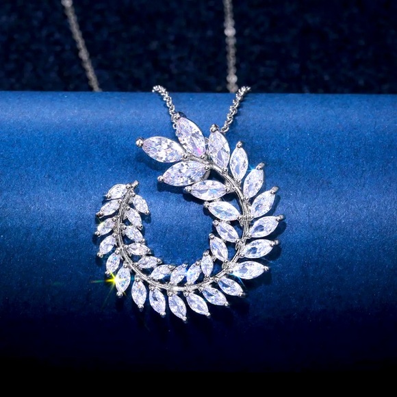 Jewelry - Rhinestone Big Platinum Plated Necklace